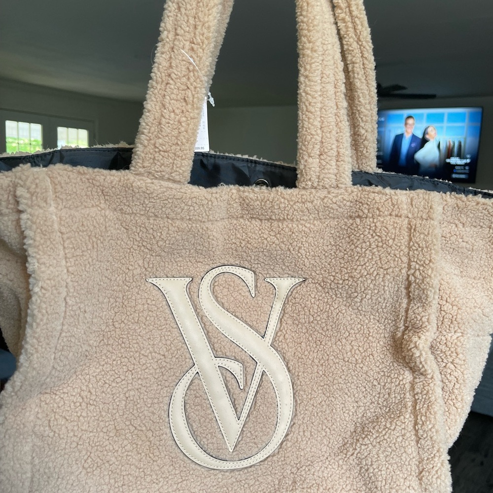 VS Sherpa Tote Bag in Tan